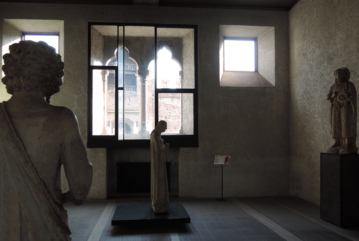 Statue of Santa Cecilia