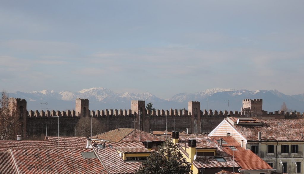 Walls and mountains
