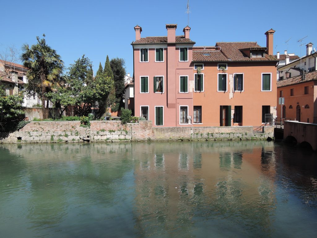 Houses in front of the Pescheria