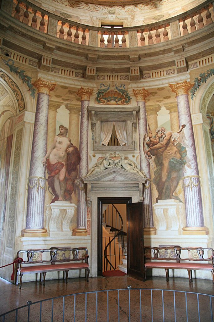 Frescoes Jupiter and Bacchus en.wikipedia.org