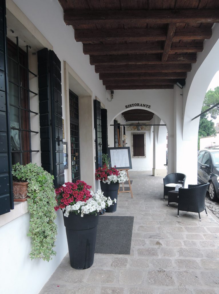 Hostaria di San Benedetto, Entrance