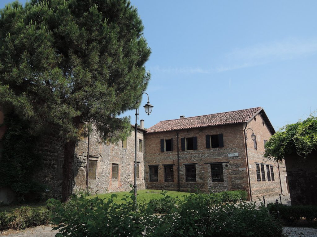 Este Ceramiche e Porcellane Building