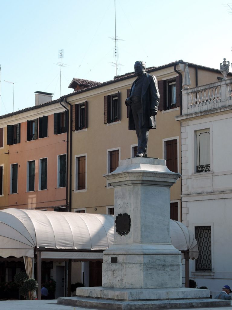 Cavour, Padua the city of the 3 without