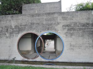 Crossing rings, Brion Tomb