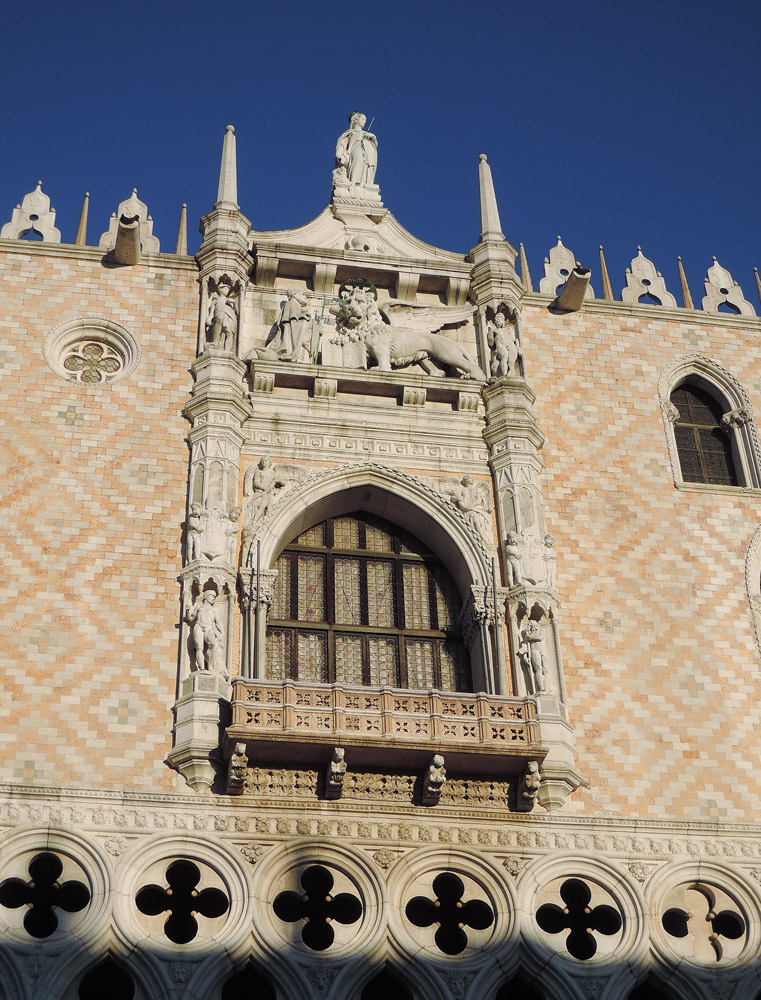 Balcony, piazzetta side - Palazzo Ducale facade