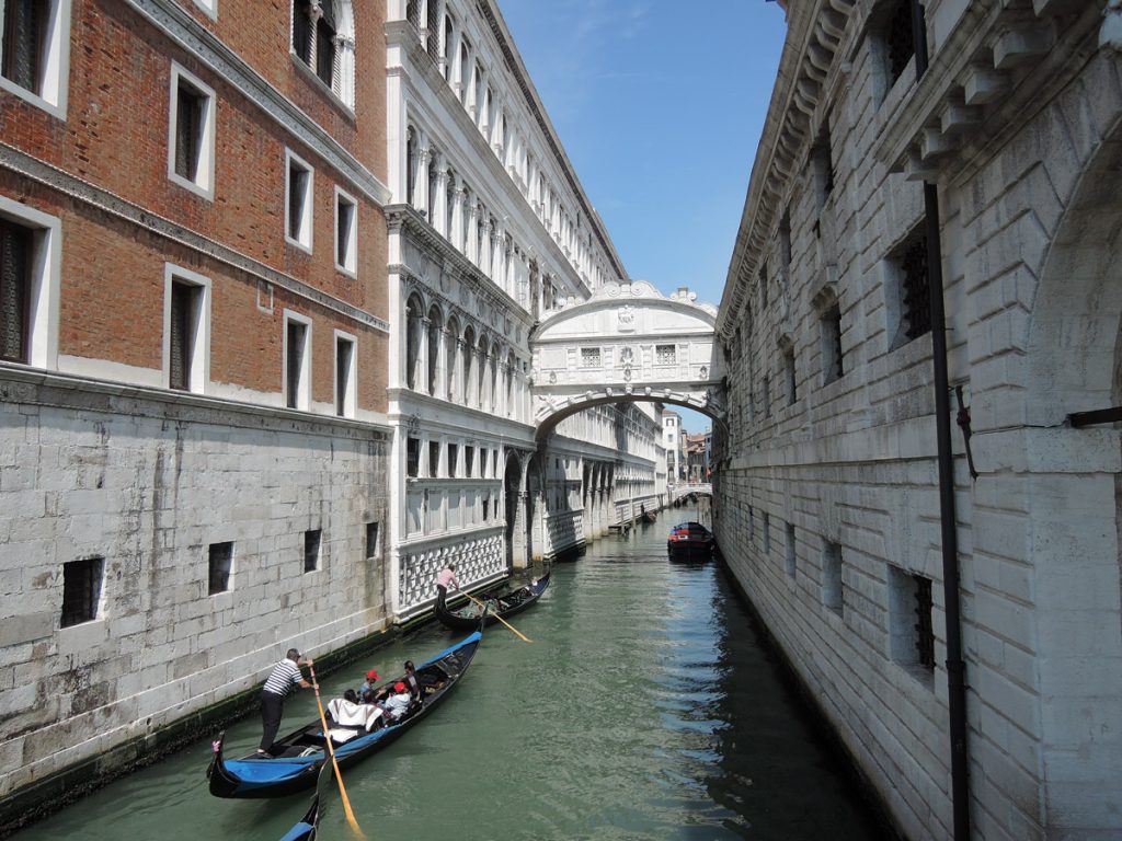 Best Things to Do in Venice, Ponte dei Sospiri