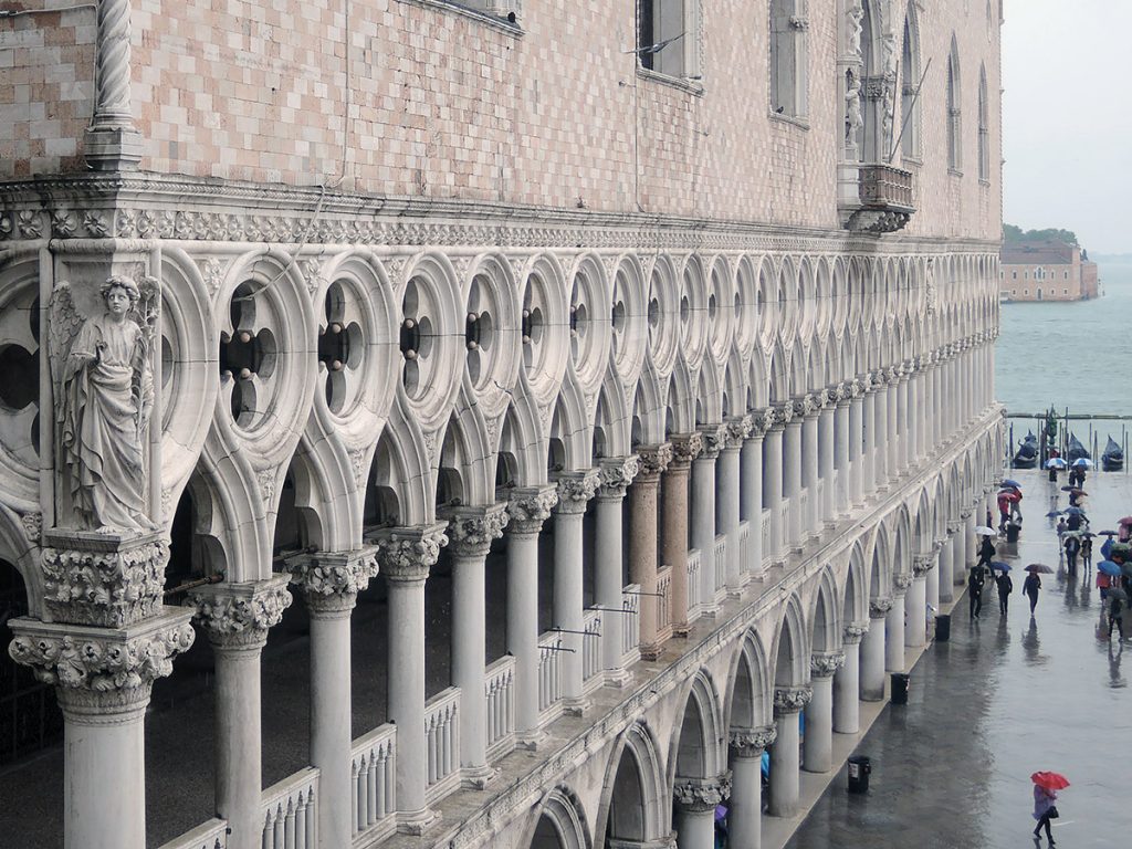  Palazzo Ducale facade- The red columns