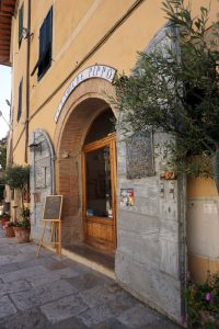 A lovely ceramics shop, Cetona