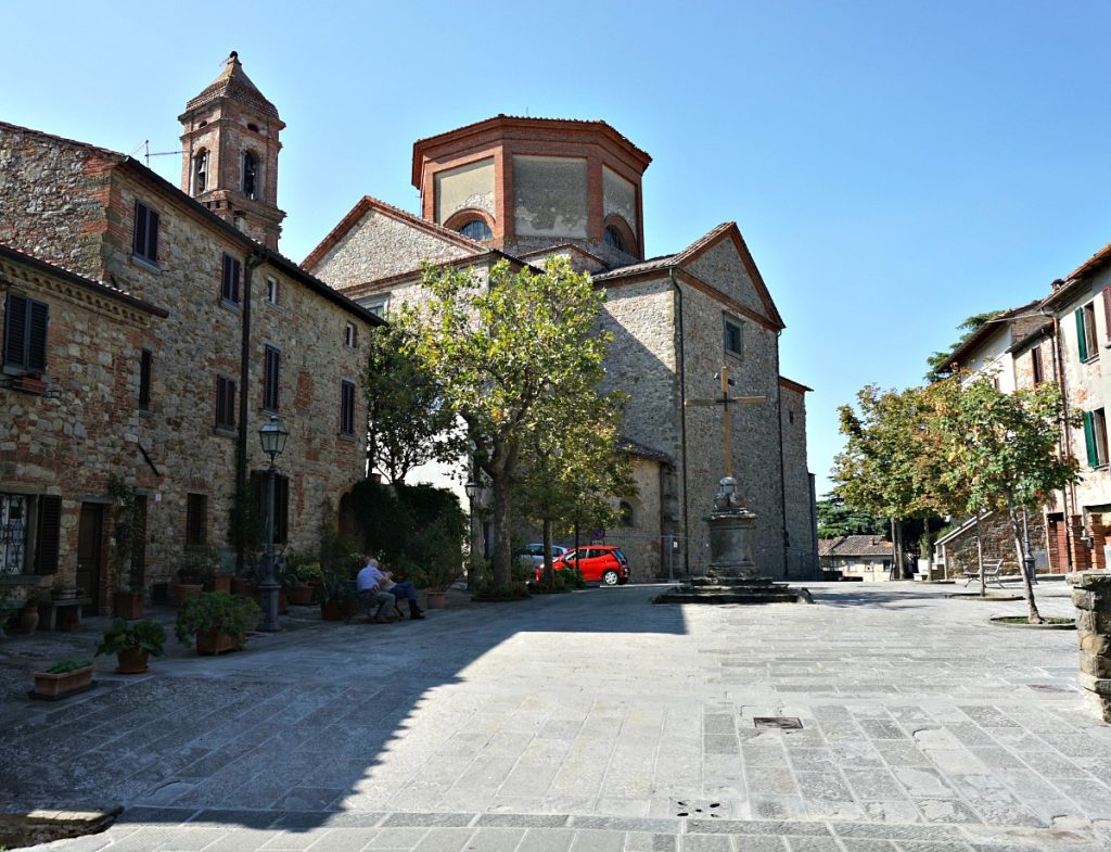 Piazza del Tribunale and the bench