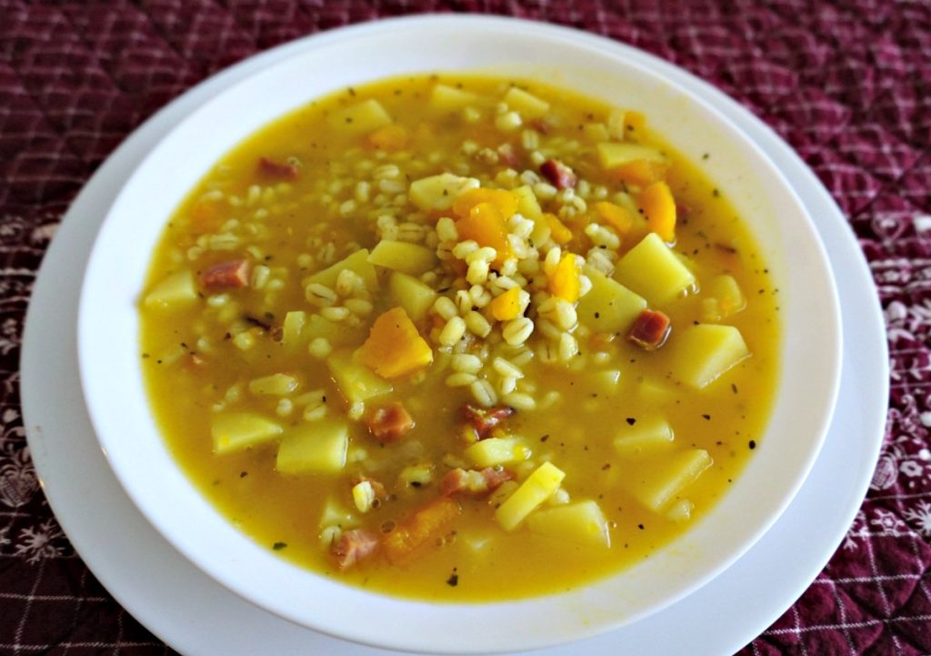 Italian barley soup