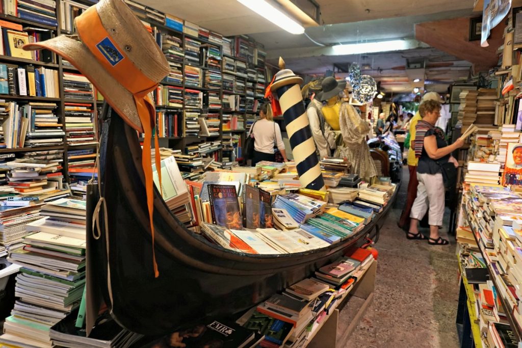 Acqua Alta bookshop