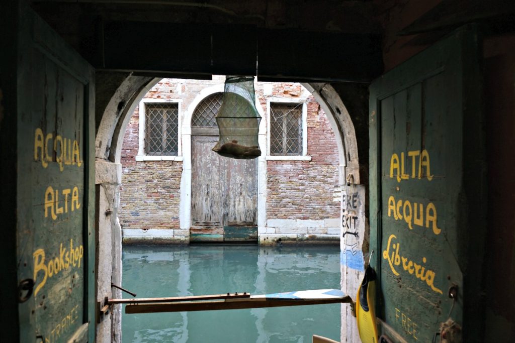 Acqua Alta bookshop