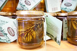 Honey with pine cone