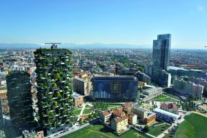 Milanoinverticale: old and new buildings in Milano