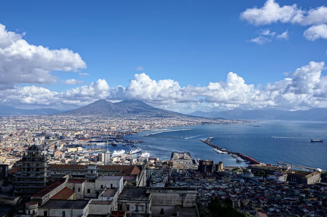 Luggage storage in Naples