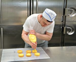 Filling tarts