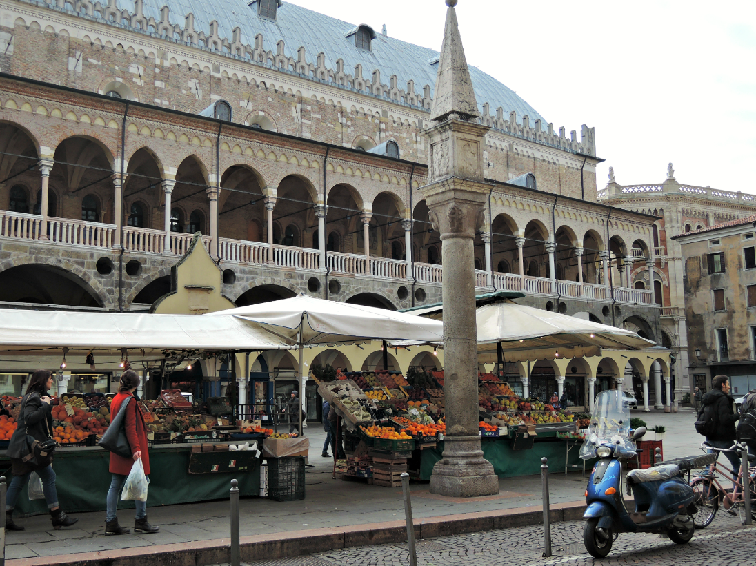 Piazza della Frutta
