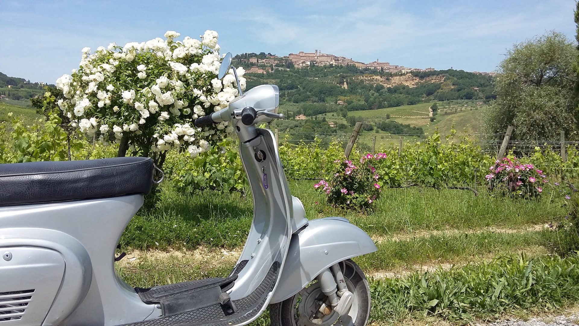 vespa tour, photo courtesy @Valdichiana Living