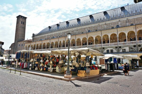 The secrets of Palazzo della Ragione, Piazza della Frutta The secrets of Palazzo della Ragione, Piazza della Frutta