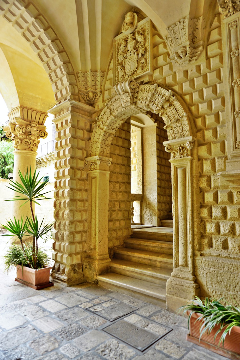 Sneaking into a palazzo in Lecce
