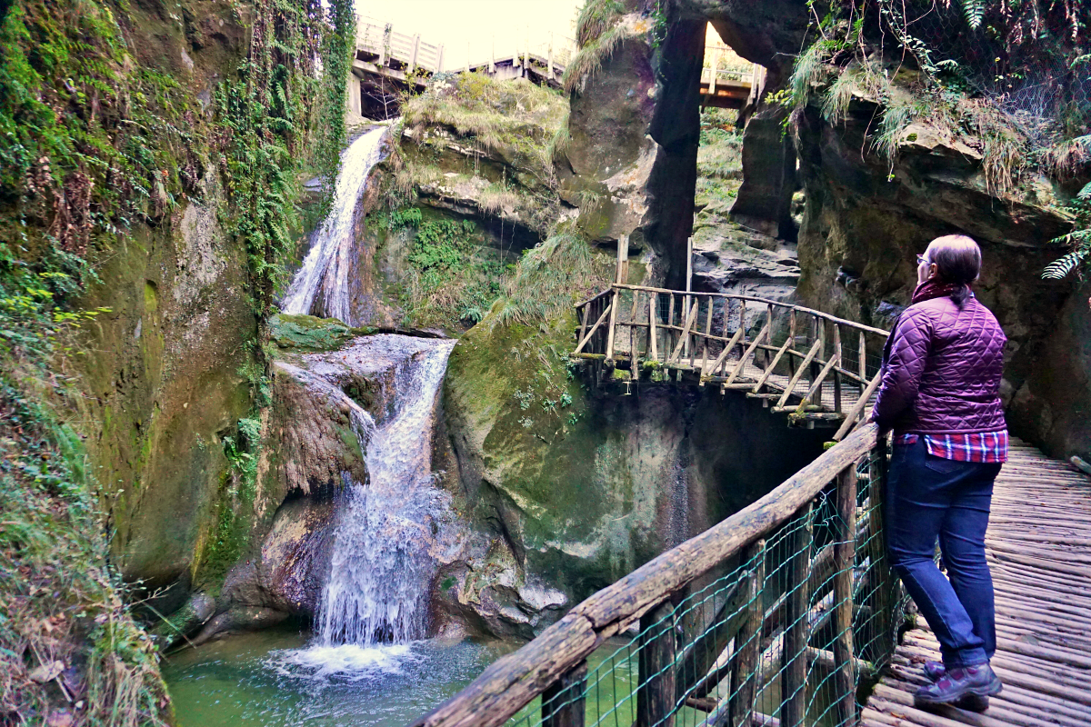 Caglieron caves