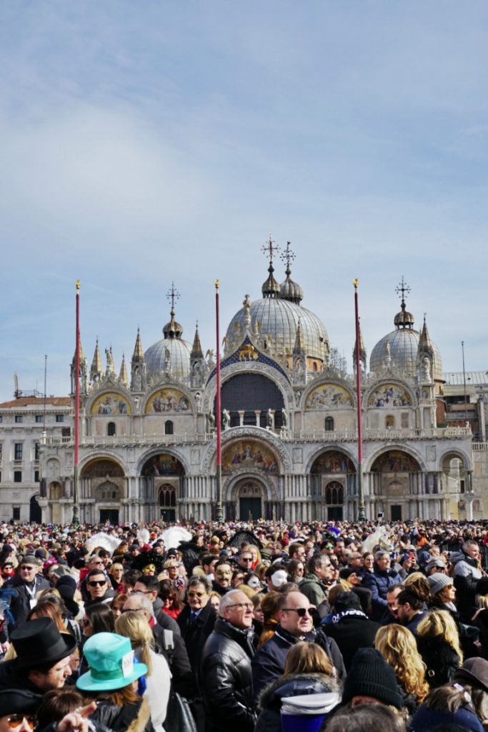 Piazza San Marco full of people for the Flight