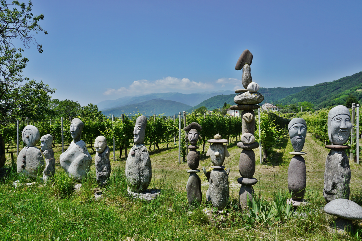 rock statues in San Pietro di Barbozza