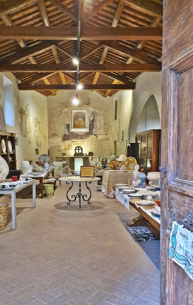 Ceramics shop Montefollonico
