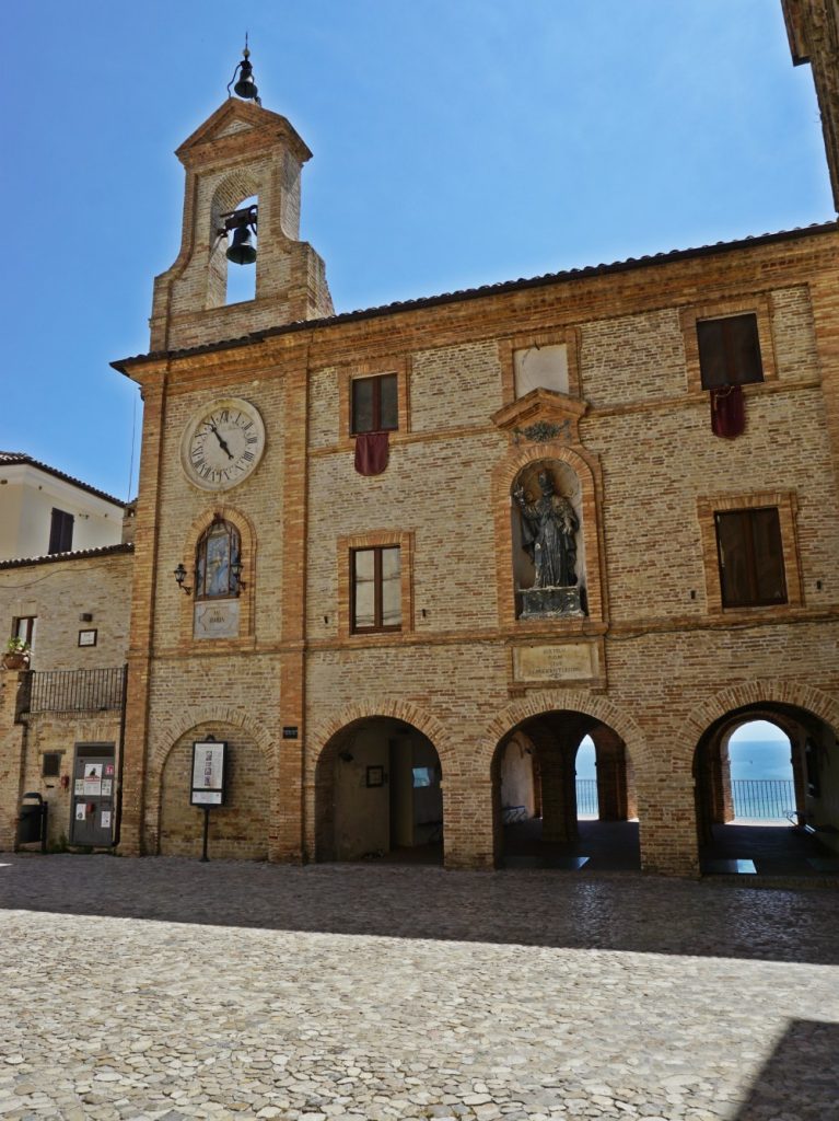 Piazza Peretti