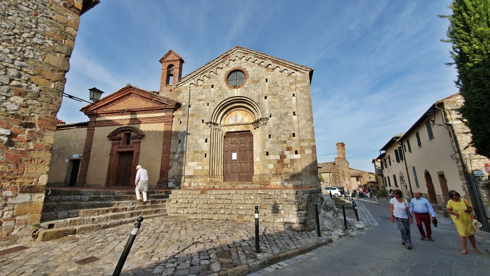 Montefollonico church