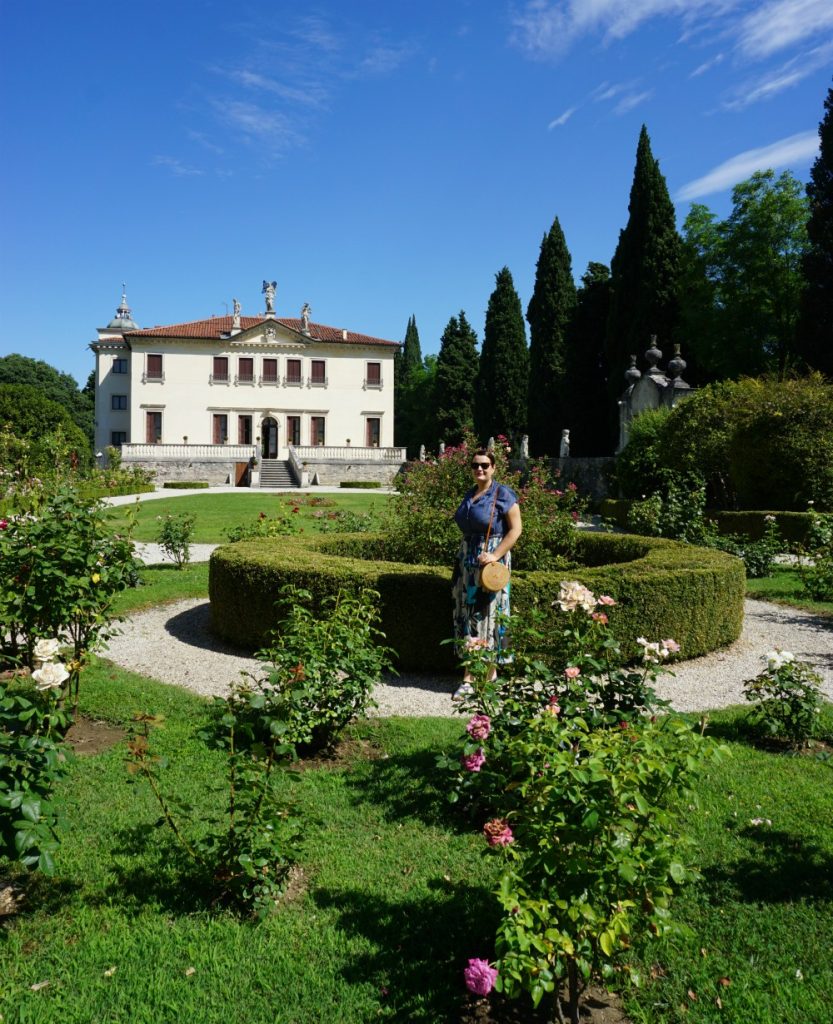 Me in front of Villa Valmarana ai Nani