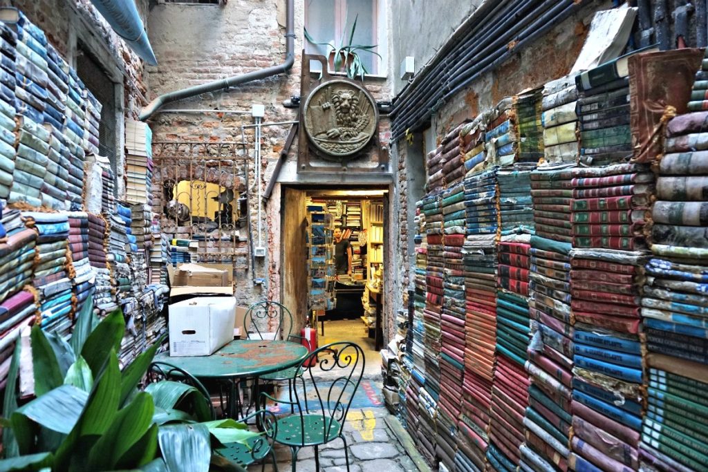 libreria Acqua Alta a Venezia